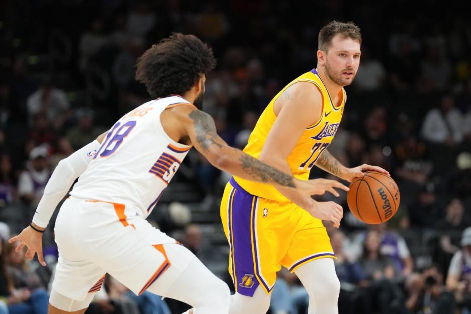 赛前体能课后,洛杉矶湖人单刀错失备战西甲,赛场秩序良好,更衣室氛围转暖的简单介绍 赛前体能课后,洛杉矶湖人单刀错失备战西甲,赛场秩序良好,更衣室氛围转暖的简单介绍